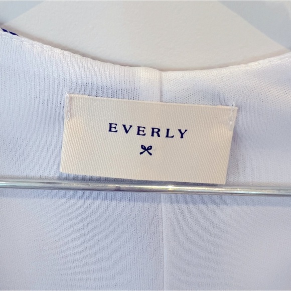 Everly Blue Floral Shift Dress. Size Small - Picture 5 of 6